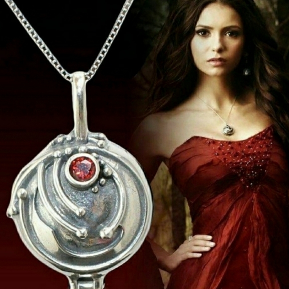 NEW Vampire Diaries Elena Gilbert Vervain Necklace With Locket - Picture 2 of 8
